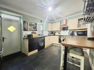 Kitchen- click for photo gallery